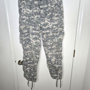 Propper Digital Camo Cargo Pants Size M-S Waist 31-35" Inseam 26.5-29.5"